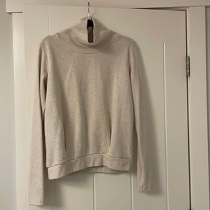 Light pink Alo sweatshirt. Turtleneck. Long sleeve. Size M